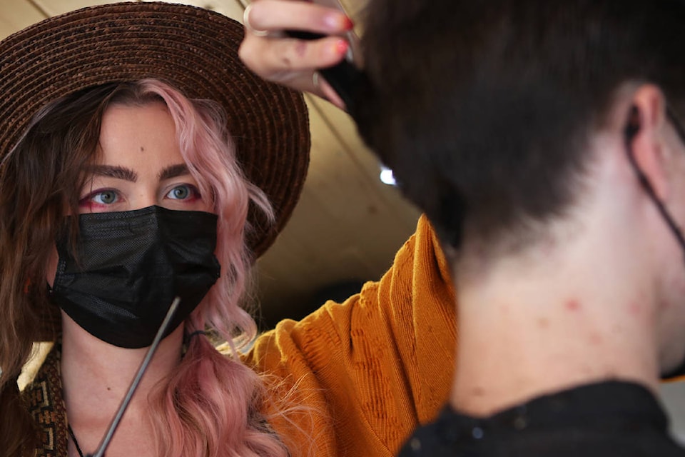 Shemaine Sugarcane, the owner of the Okanagan Lake Serpent Mobile Barber Shop. (Aaron Hemens/Capital News) Sugarcane cuts customer Aaron Coombs’s hair. (Aaron Hemens/Capital News)