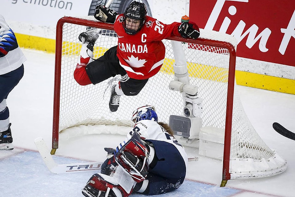 26346158_web1_210831-CPW-Canada-women-world-hockey-title-poulin_1