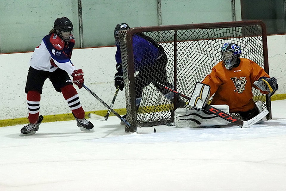 26404693_web1_210909-VMS-gare-hockey-camp-GARE_2