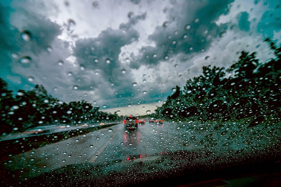 26521018_web1_Rain_Highway_Cars_Pixabay