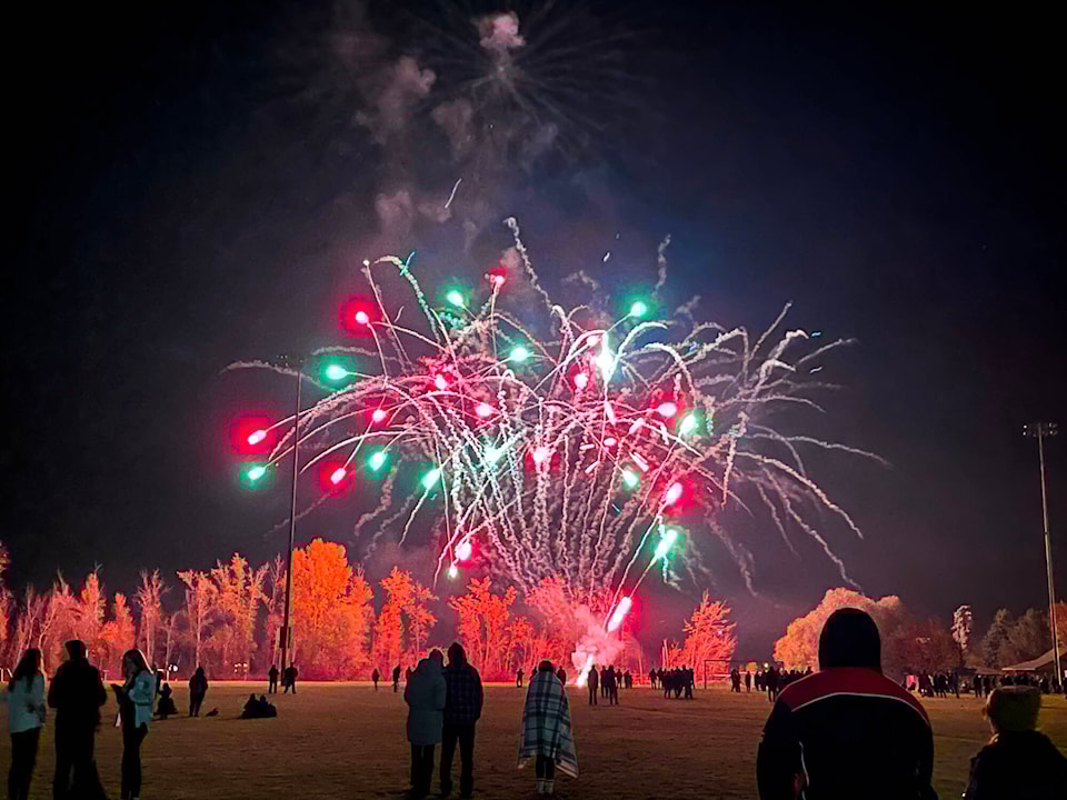27027780_web1_211104-WIN-fireworks-halloween_1