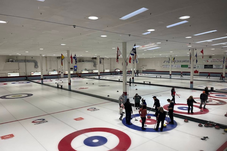 28066681_web1_220205-KCN-curling-day_1