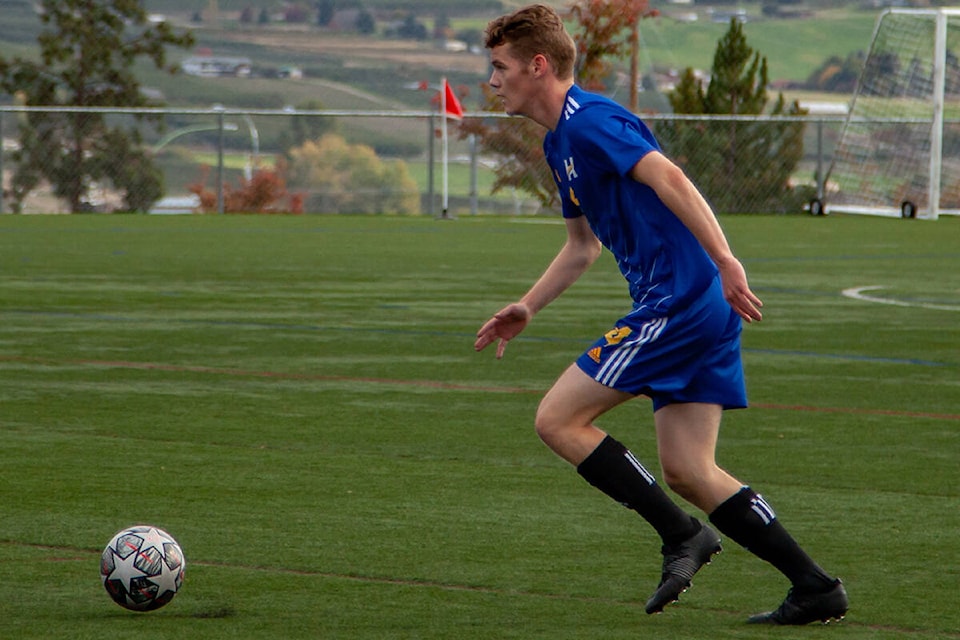 30206853_web1_220901-KCN-ubco-mens-soccer_1