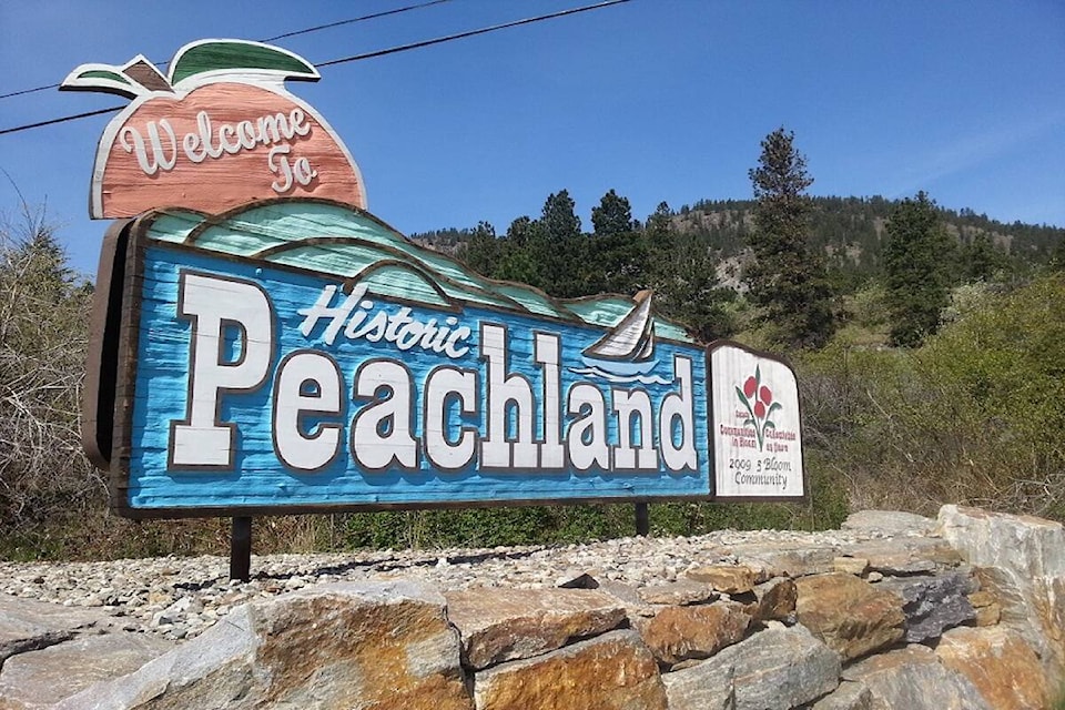 31156715_web1_220907-WEK-peachland-council-remuneration-review_1