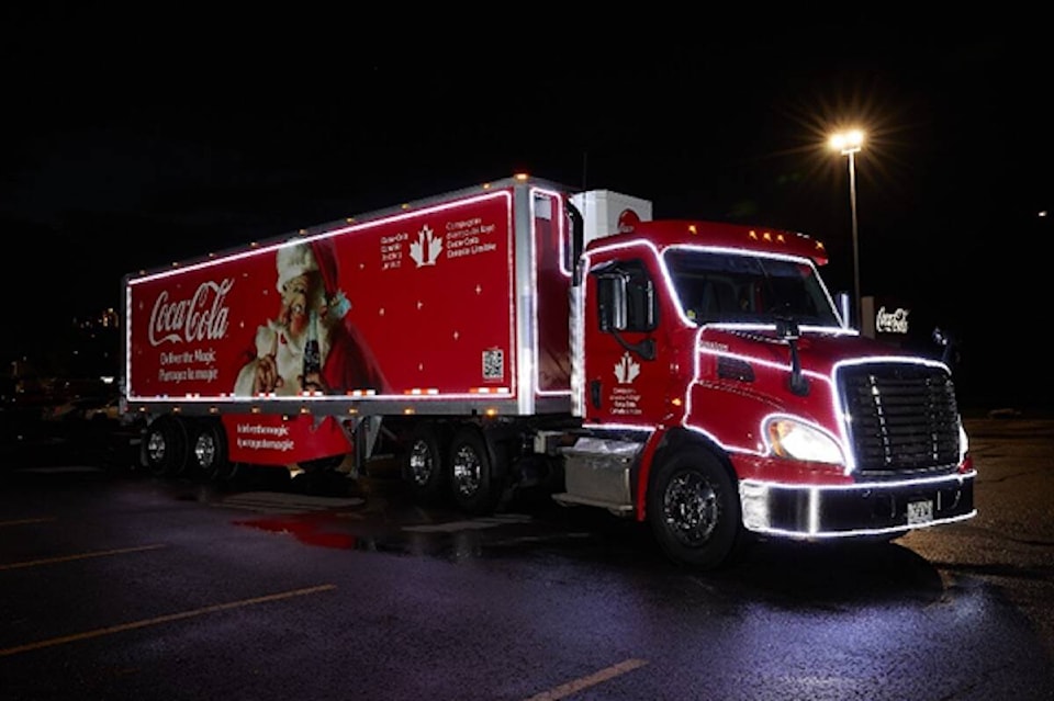 31264934_web1_221215-KCN-cocacola-comes-to-town_1