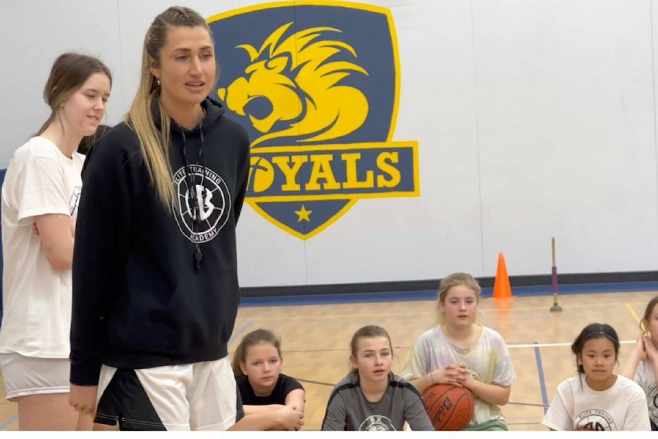 31842184_web1_230216-VMS-bballCamp-_1