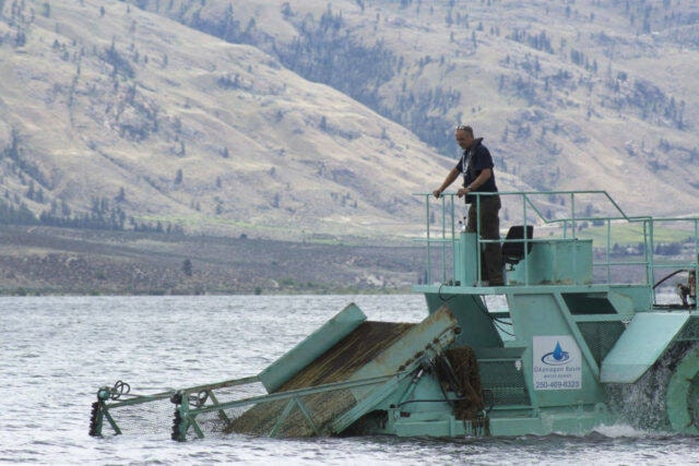 32976254_web1_230126-KCN-milfoil-harvester-NEWS_1