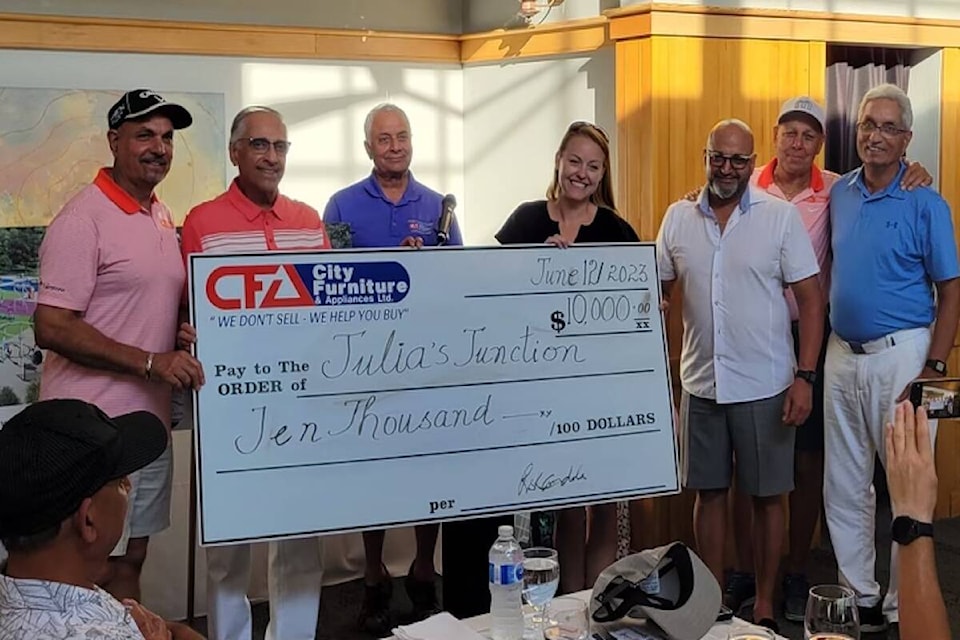 33040966_web1_230622-WEK-Golf-fundraiser_1