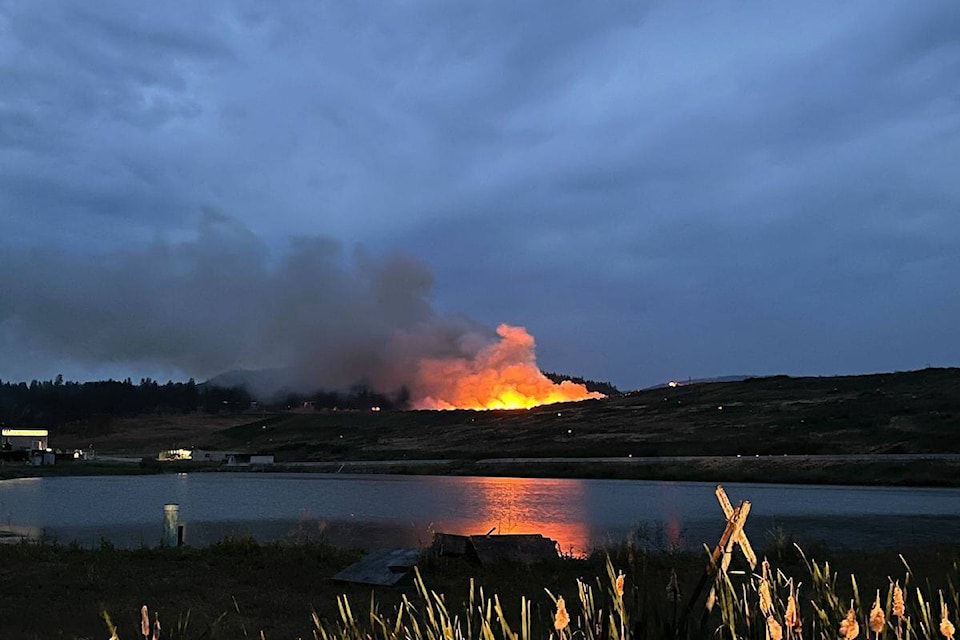Fire at Glenmore Landfill, Monday evening. (Jacqueline Gelineau/ Capital News)