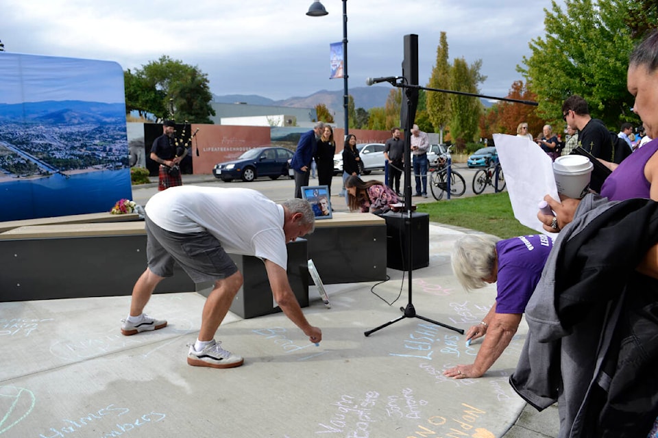 Gord Portman writes his bestfriend Brad’s name in chalk. His friend was next in line for a spot in rehab before he died of an overdose in a Walmart bathroom. (Monique Tamminga Western News)