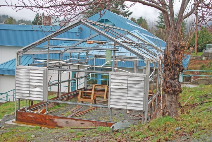 14841lakecowichanWEB-LCSS-Greenhouse