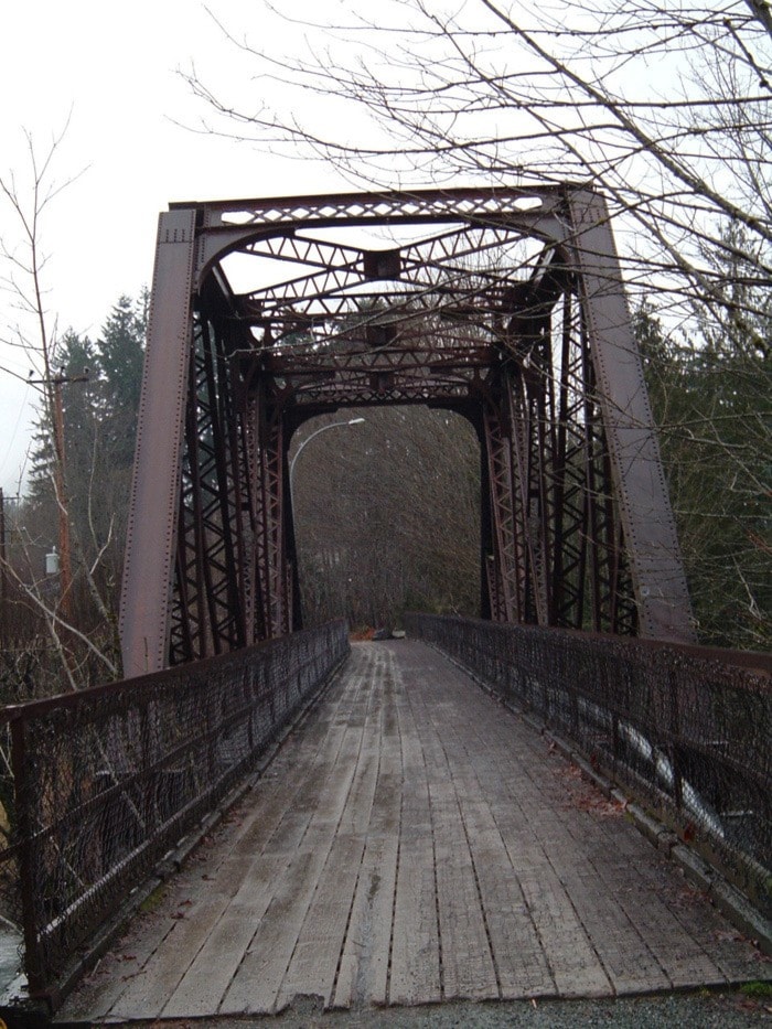 63558lakecowichanWEBFootbridge