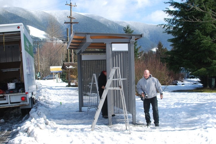 66795lakecowichanWeb-Busstop