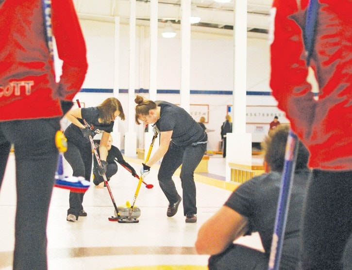68775lakecowichanWeb-Curling-Girls-Brown1