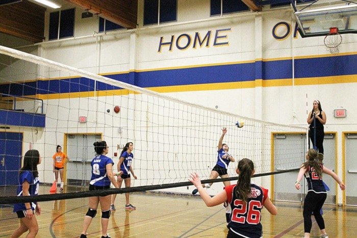 74214lakecowichanWEBLCSJrVolleyballgirls_2051