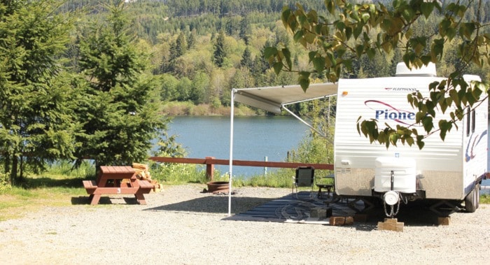 75684lakecowichanWEBCampinglakeview