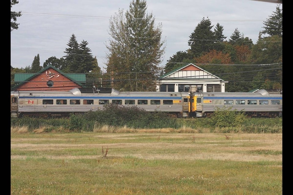 web1_170627-CCI-M-commuter-train