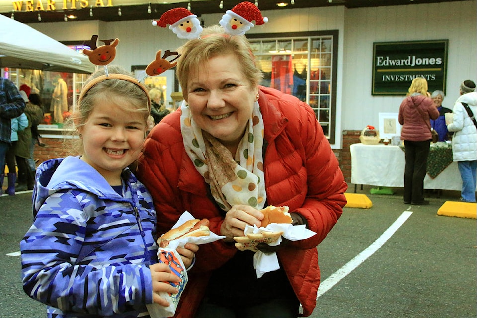 Lorraine Whitemant and her granddaughter, Mackenzie, enjoy a hot dog at Mill Bay Centre’s light up celebration last weekend. (Lexi Bainas/Citizen)
