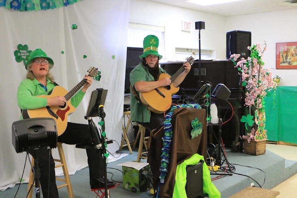 The Canadian Suite Duo sings an Irish song on St. Patrick’s Day at the Lake Cowichan 50+ Activity Centre. (Lexi Bainas/Gazette)