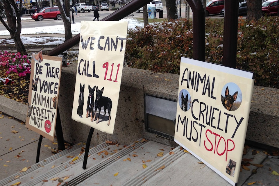 14676460_web1_animal-rights-signs