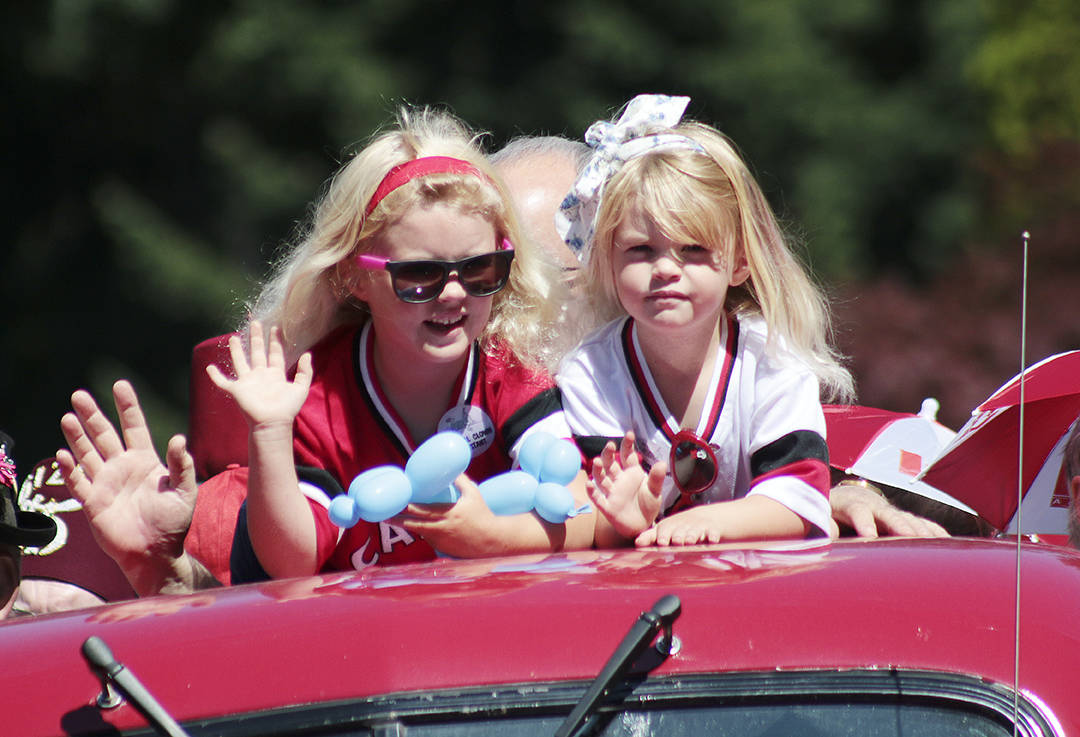 17588166_web1_canada-day-maple-bay-parade-5