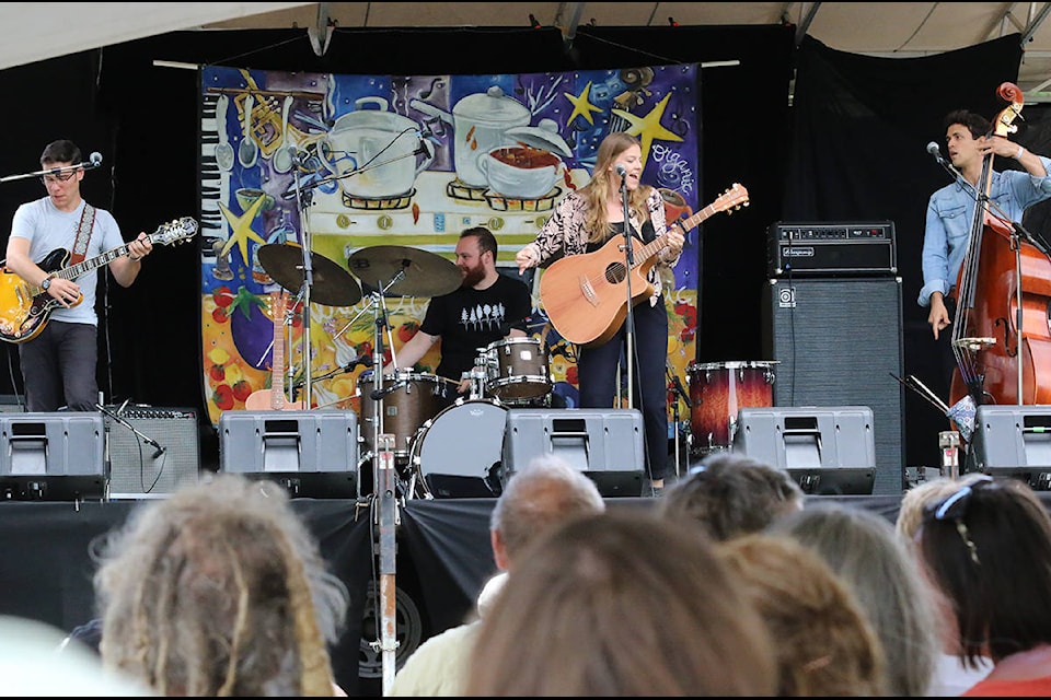 German charmer Hanne Kah and her band make a welcome return to Folk Fest. (photos by Lexi Bainas/Citizen)