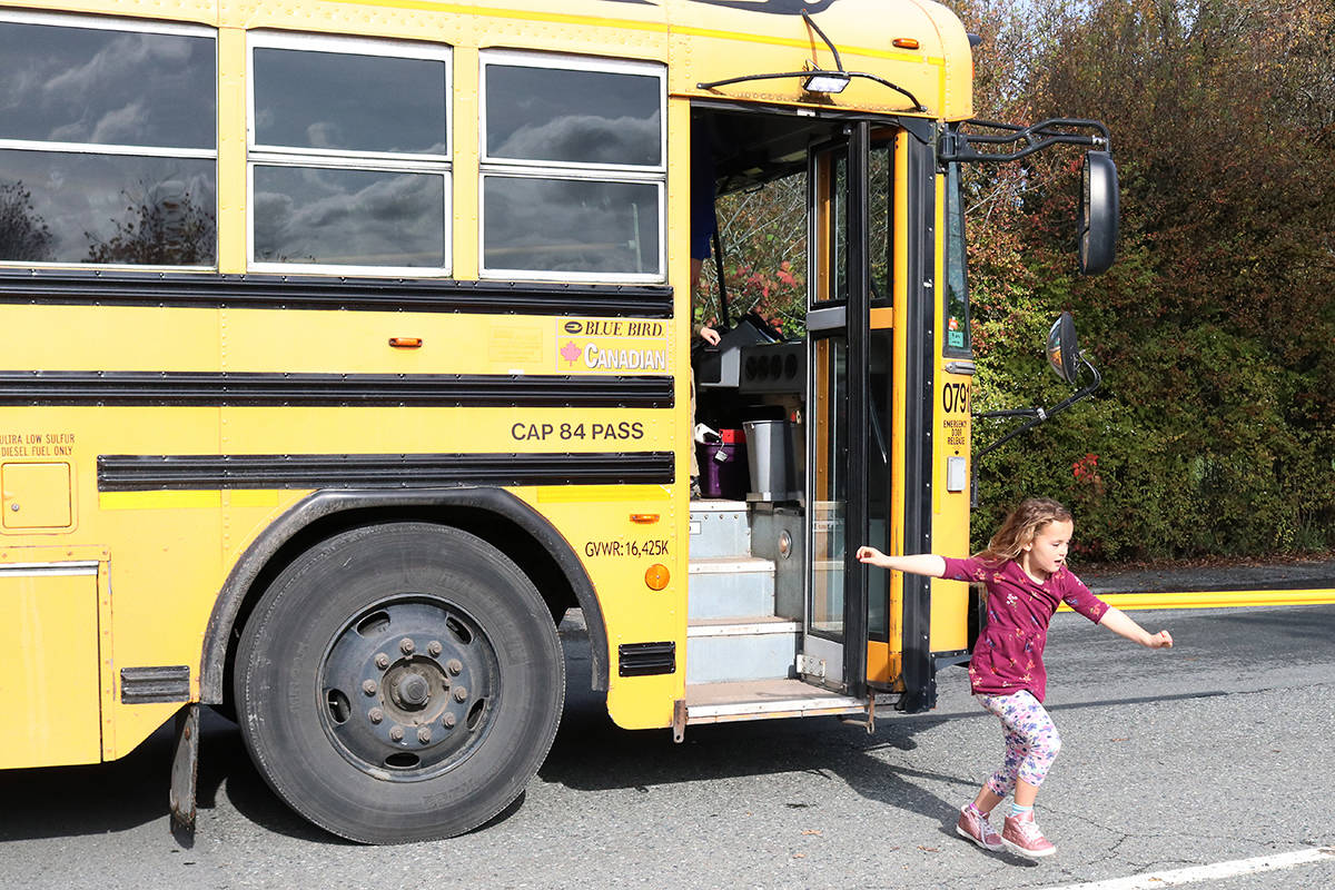 19056405_web1_kids-out-of-bus-4