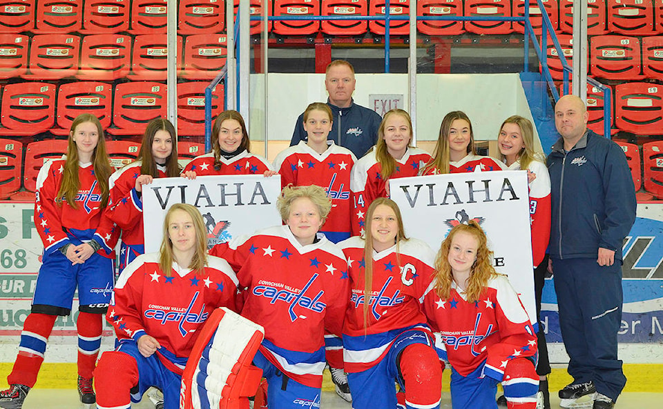 21125772_web1_200402-CCI-midget-female-hockey-cowichan_1