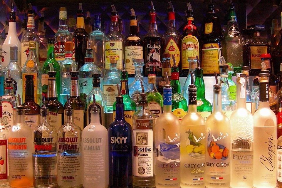 21862045_web1_20200605-BPD-bar-liquor-flickr-CC