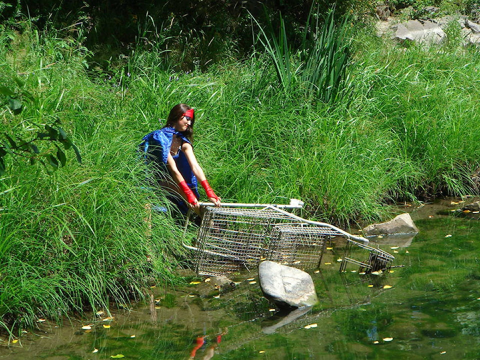 22579002_web1_200903-CCI-Cowichan-river-series-part3-cleaning-river_2