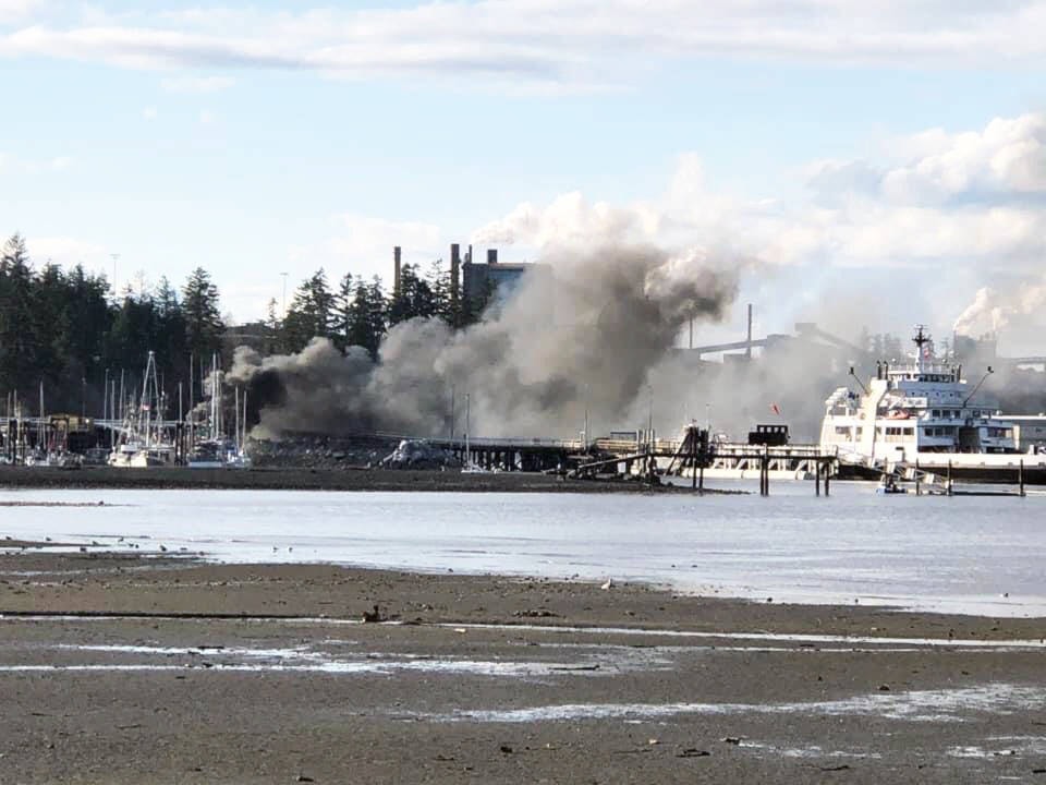 24755039_web1_210408-CHC-Crofton-boat-fire-happens_2