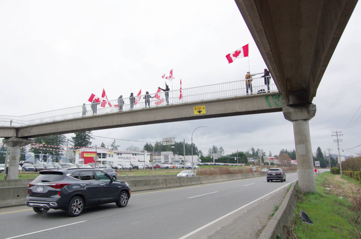 28634977_web1_220329-NBU-Protesting-honking--_3