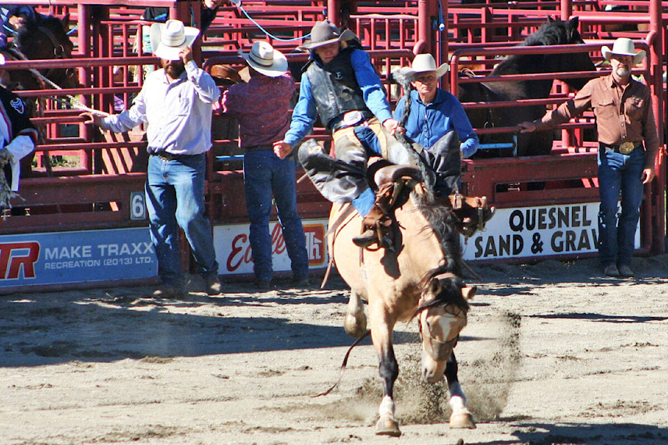29551221_web1_200908-QCO-HSRodeo-People_4