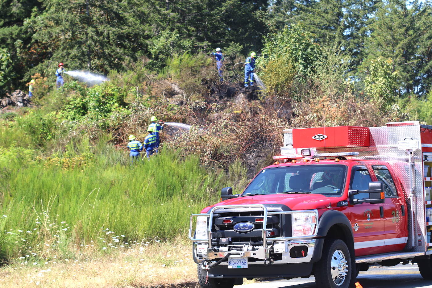 30057201_web1_220818-CCI-brush-fire-Maple-Bay-brushfire_1