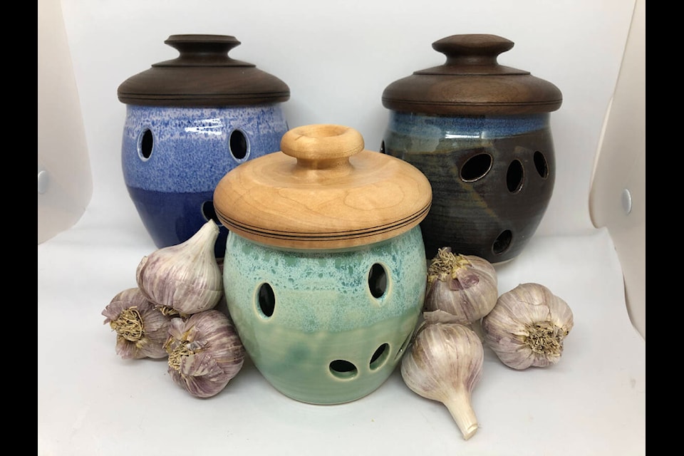 Tanis Humeny’s garlic pots will be some of the items for sale at the Clay Hub Collective’s one-day Christmas sale on Nov. 5, 2022. (Submitted photo)