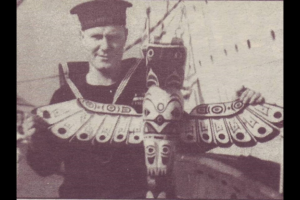 A Totem seaman poses with ‘Shonkie,’ the smaller of two Cowichan totem poles aboard HMS Totem. (Historical photo)