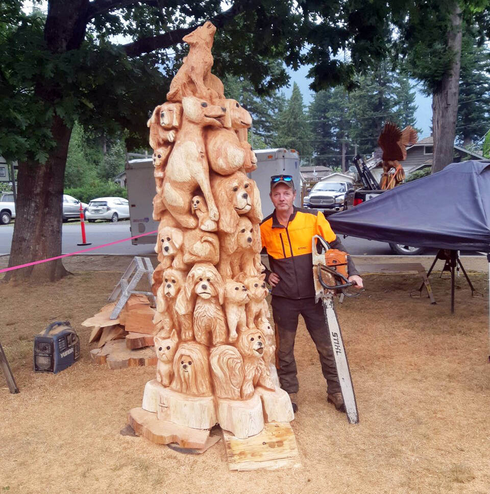 31886116_web1_230223-CHC-Chainsaw-carver-creations_9