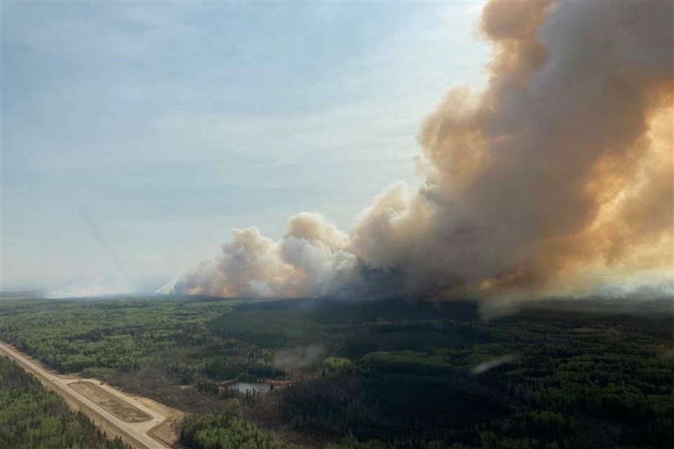 32638873_web1_230506-CPW-Goodlow-home2Wildfire_1