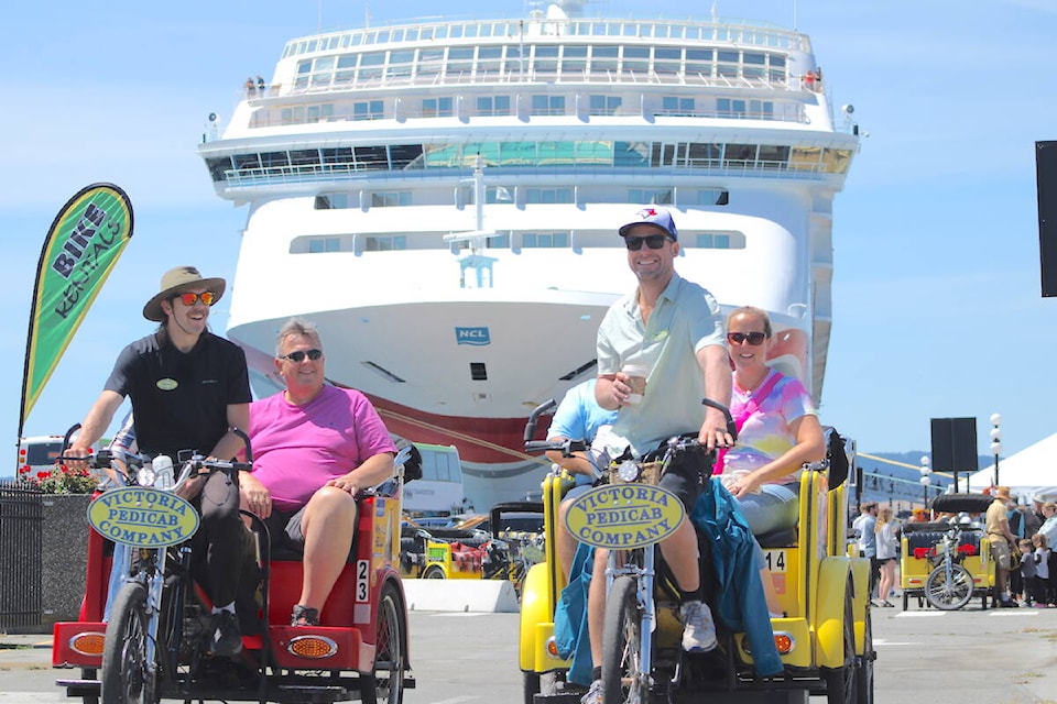 33344506_web1_230718-vne-cruise-ship-stays-_1