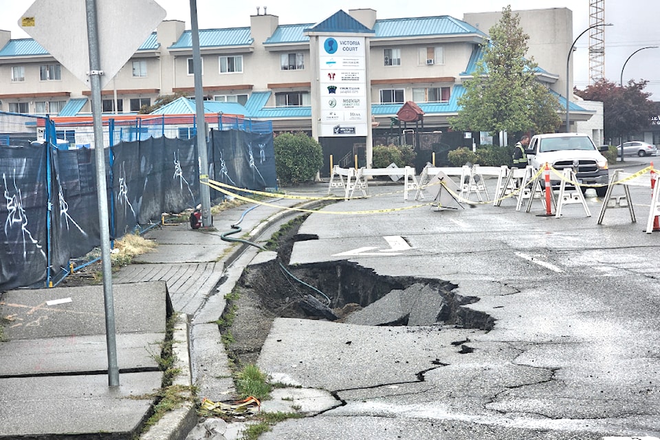 A sinkhole buckled a street and sidewalk next to a construction site retaining wall in 91ԭ City Saturday, Aug.24. 