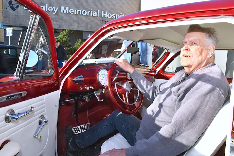  Some very special vehicles, owned by members of the 91ԭ Loafers Hot Rod Club, visited 91ԭ Memorial Hospital recently to present a $20,000 donation. 