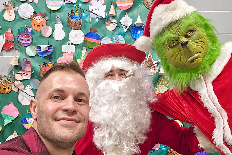 Demand for free take-home meals rose to a record 240 families at the 9th annual Agri-Kids Society Christmas dinner in 91ԭ, reported society founder Blake Venechuk, seen here with Santa and the Grinch. 
