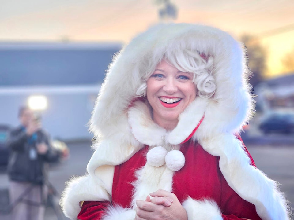 web1_231210-lat-df-being-mrs-claus-alyssa-nielsen_1