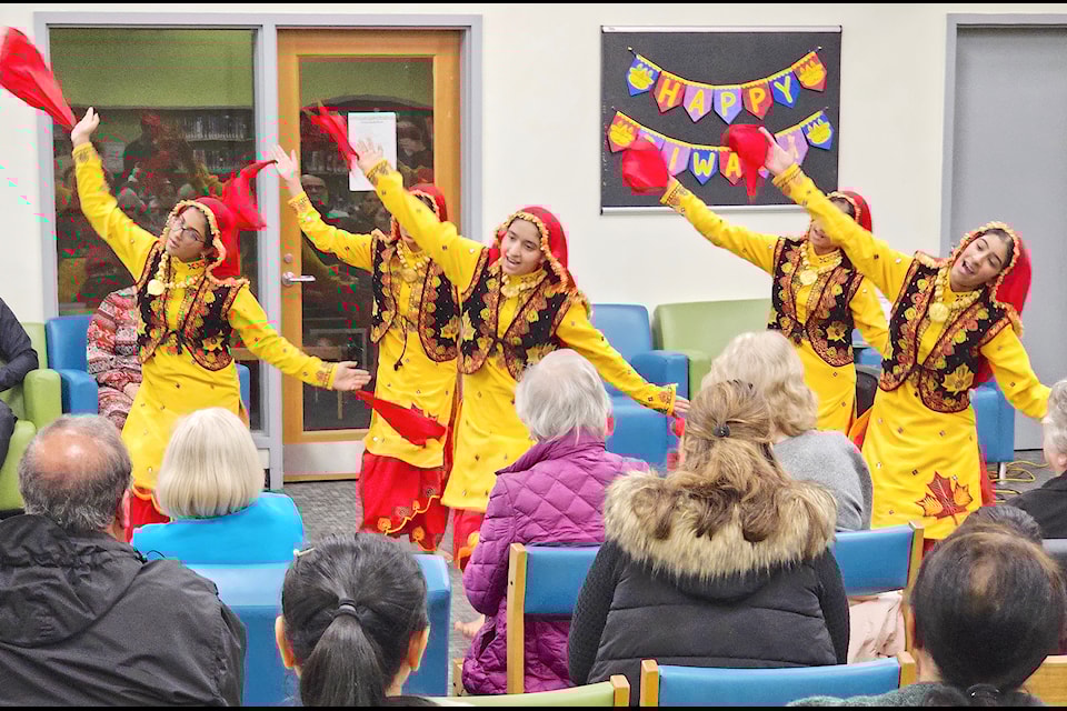 Diwali, which symbolizes the victory of light over darkness, was celebrated with traditional dance, music, food and more at the 91ԭ City library.