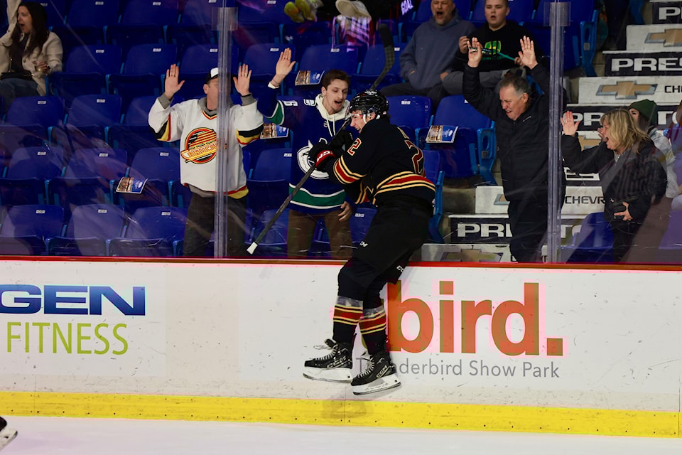 Vancouver Giants defeated the Eastern Conference leading Saskatoon Blades 7-6 on Friday night, Nov. 1 at the 91ԭ Events Centre