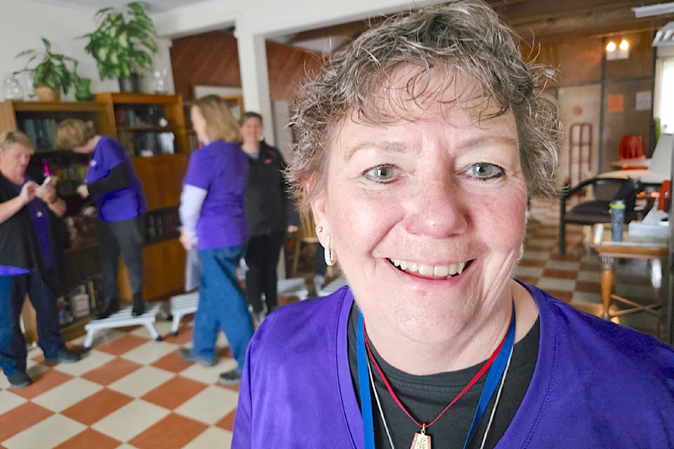 It was the first time the 91ԭ-based Peace Arch Chorus participated in World Singing Day, held the third Saturday in October. Director Elvera Collier and the singers managed to pull it off despite foul weather that forced a last-minute change of venue, plus a power failure just as they were getting underway.