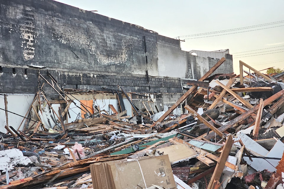91ԭ City fire chief Scott Kennedy said residents were being allowed to return to their suites in the building next to the Saturday fire that destroyed Viva Mexico restaurant and several other businesses.