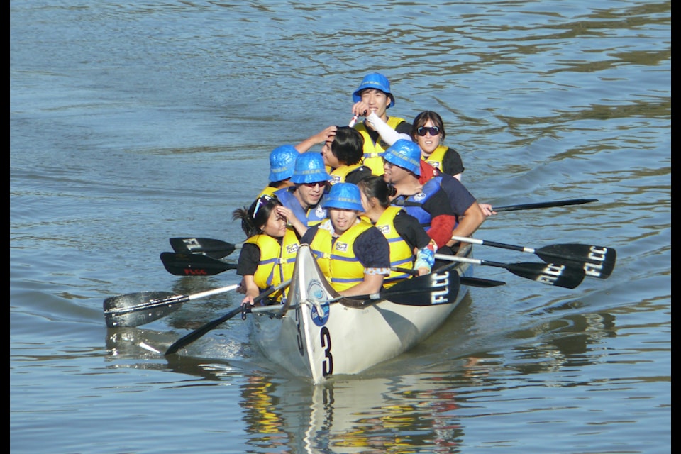 Voyageur canoes raced in Bedford Channel during Cranberry Festival Saturday 