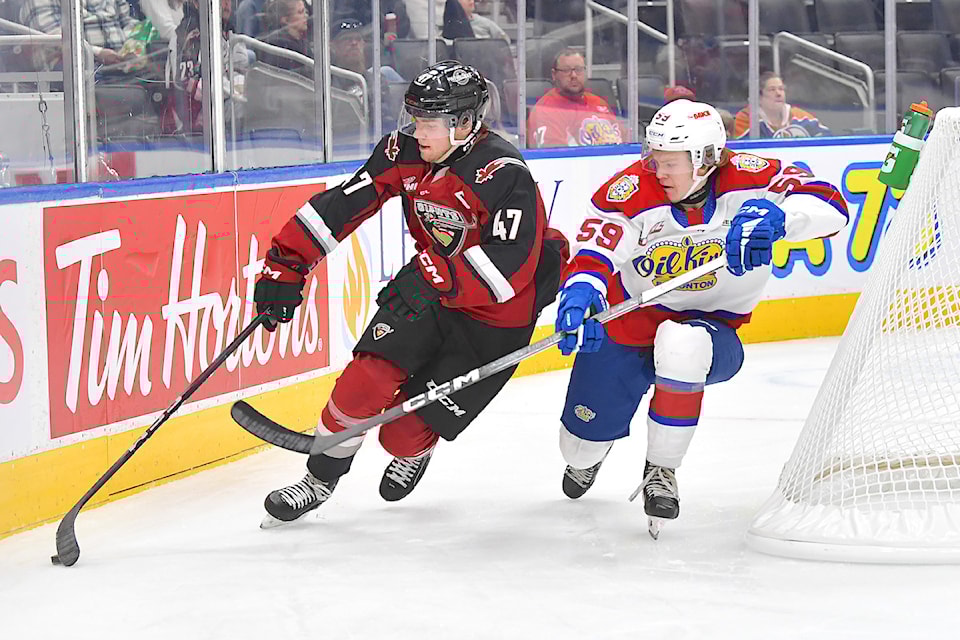 2 goals 18 seconds apart late in the third period propelled the Edmonton Oil Kings past the Vancouver Giants 5-4 on Monday