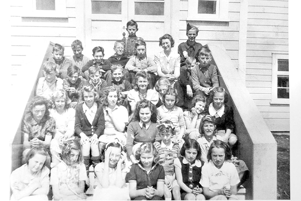 Don Rosner’s class photo from the 1944-45 school year at Glenwood School.